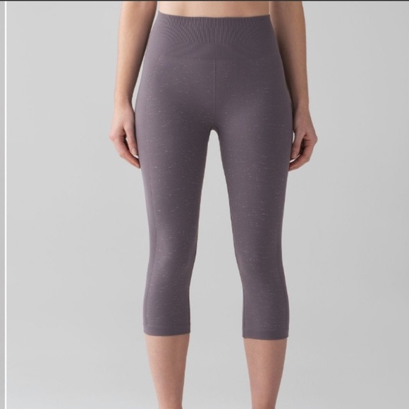 Lululemon Free To Flow Crop (17") Magnum / White - Picture 1 of 14